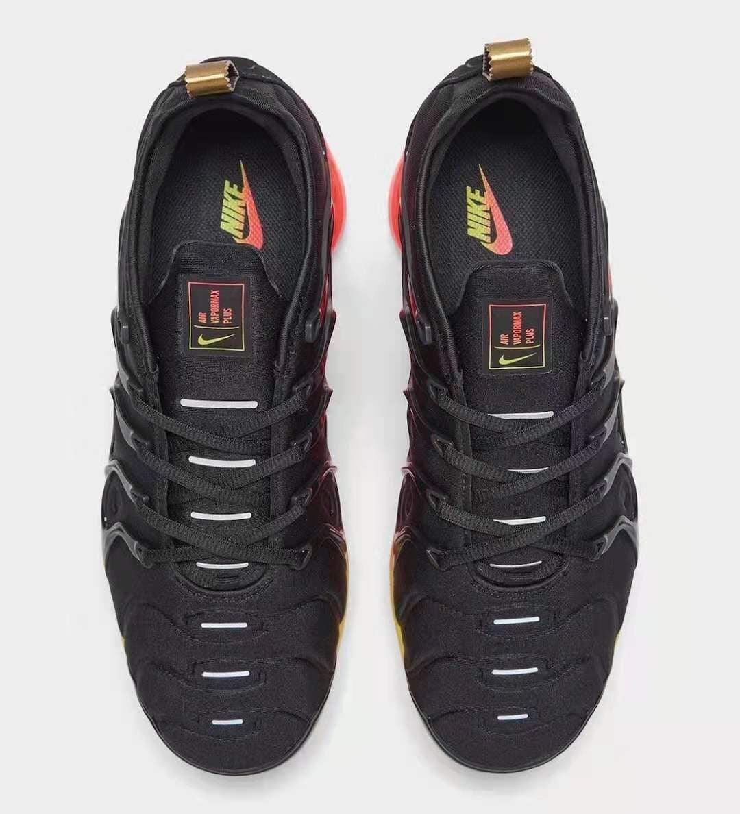 Nike Air VaporMax Plus &