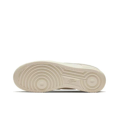 Nike Air Force 1 &