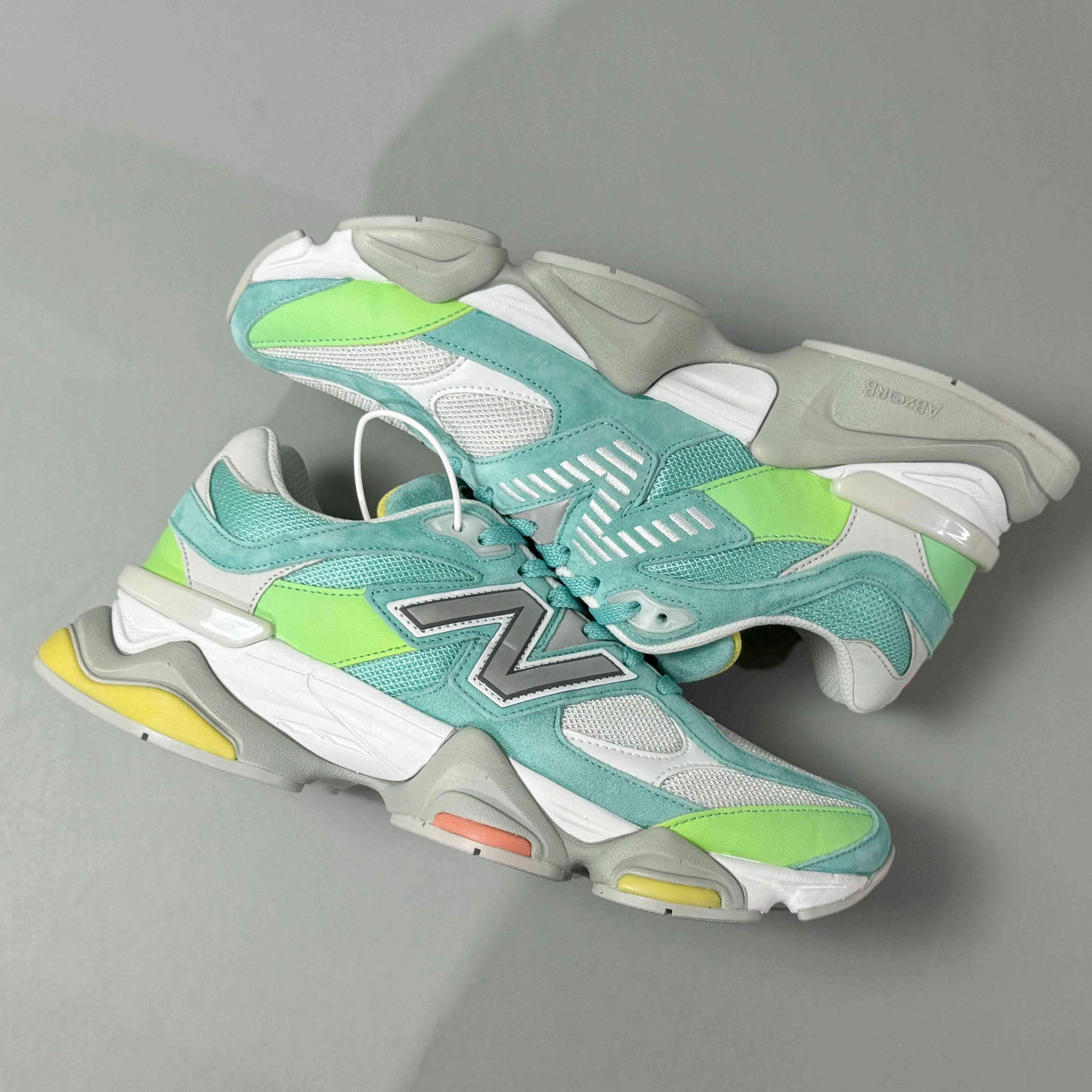 New Balance 9060 &