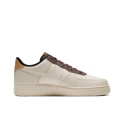 Nike Air Force 1 &