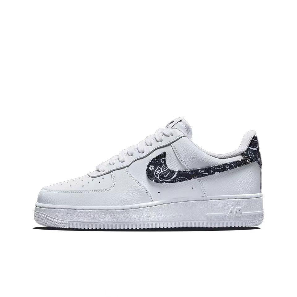 Nike Air Force 1 &