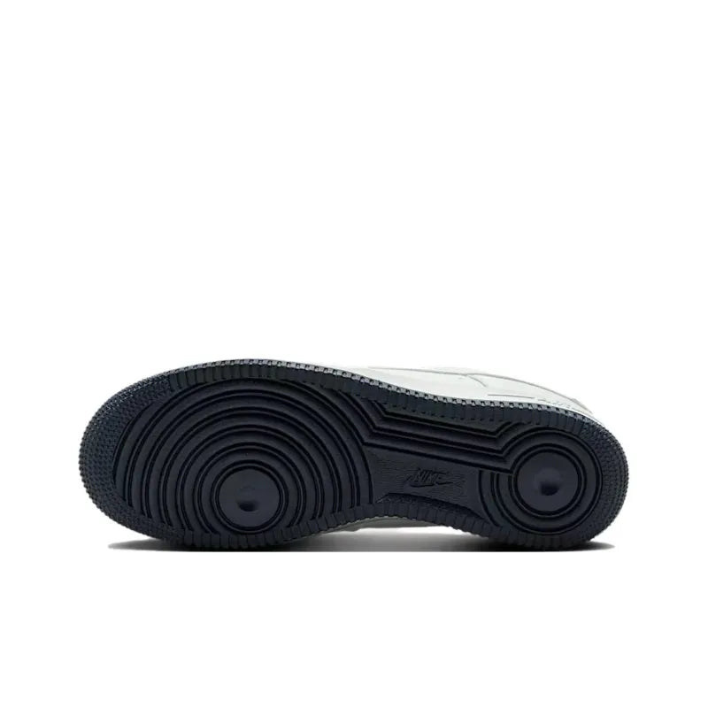 Nike Air Force 1 Low &