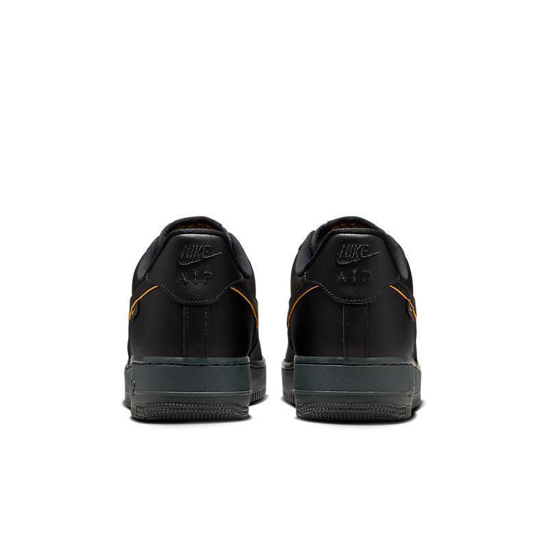 Nike Air Force 1 &