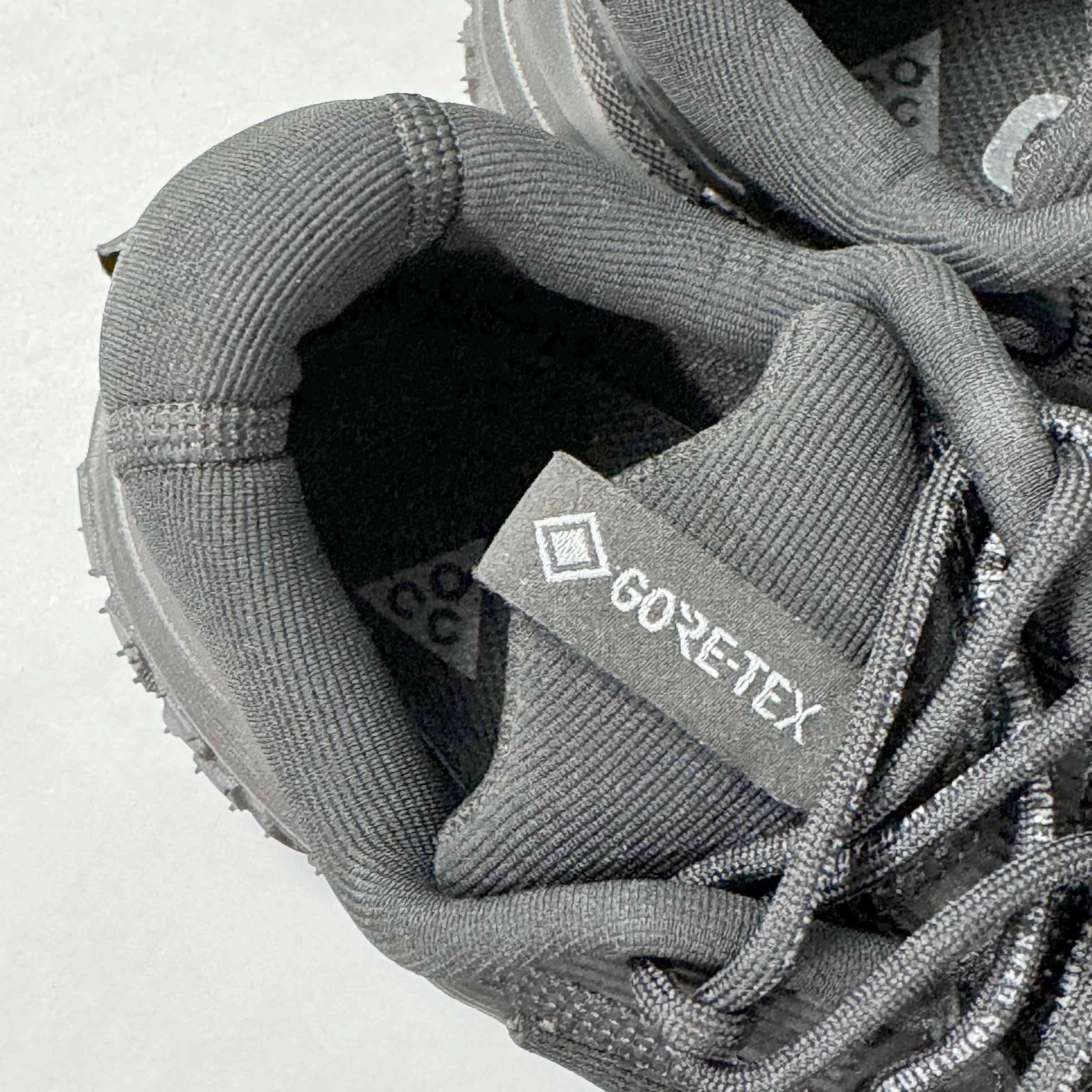 Nike ACG Mountain Fly 2 &