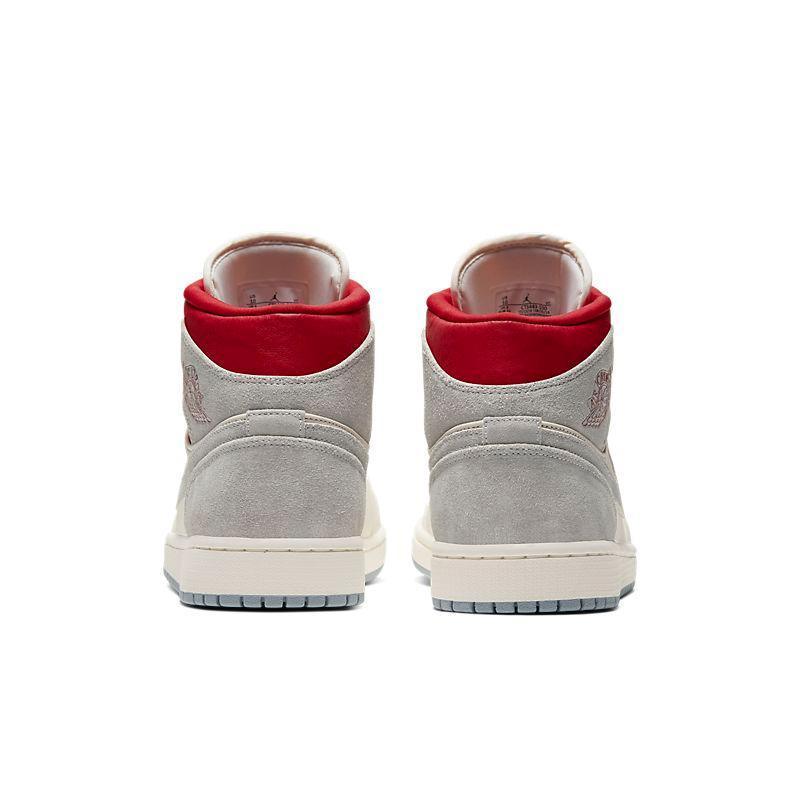Air Jordan 1 Mid &