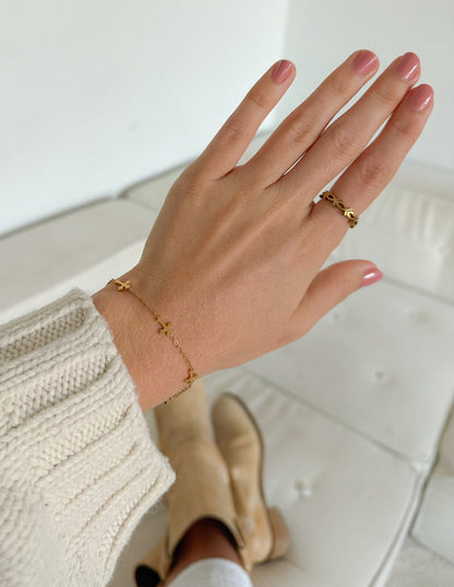 Cross Link Bracelet