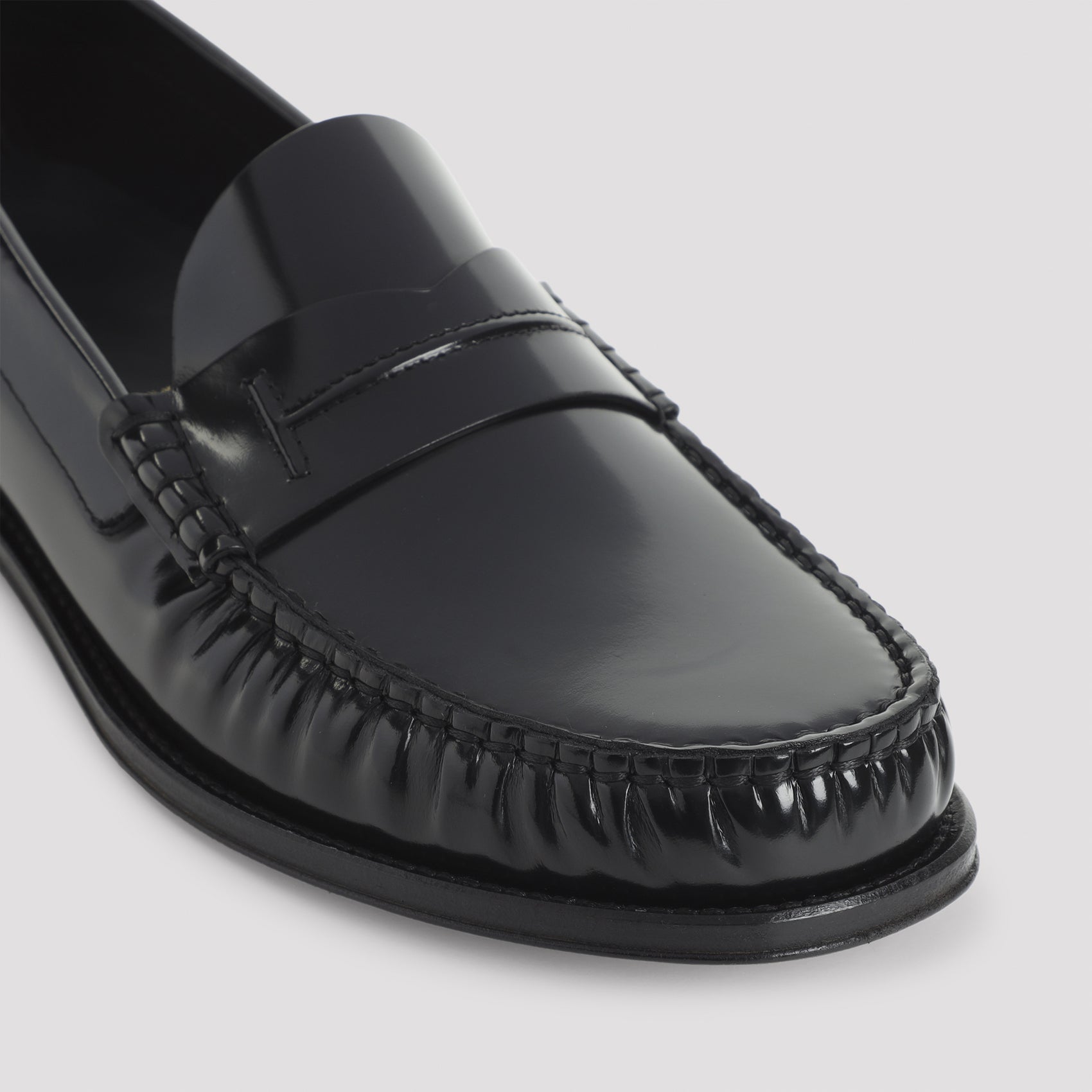 TOM FORD Elegant Leather Loafers for Men