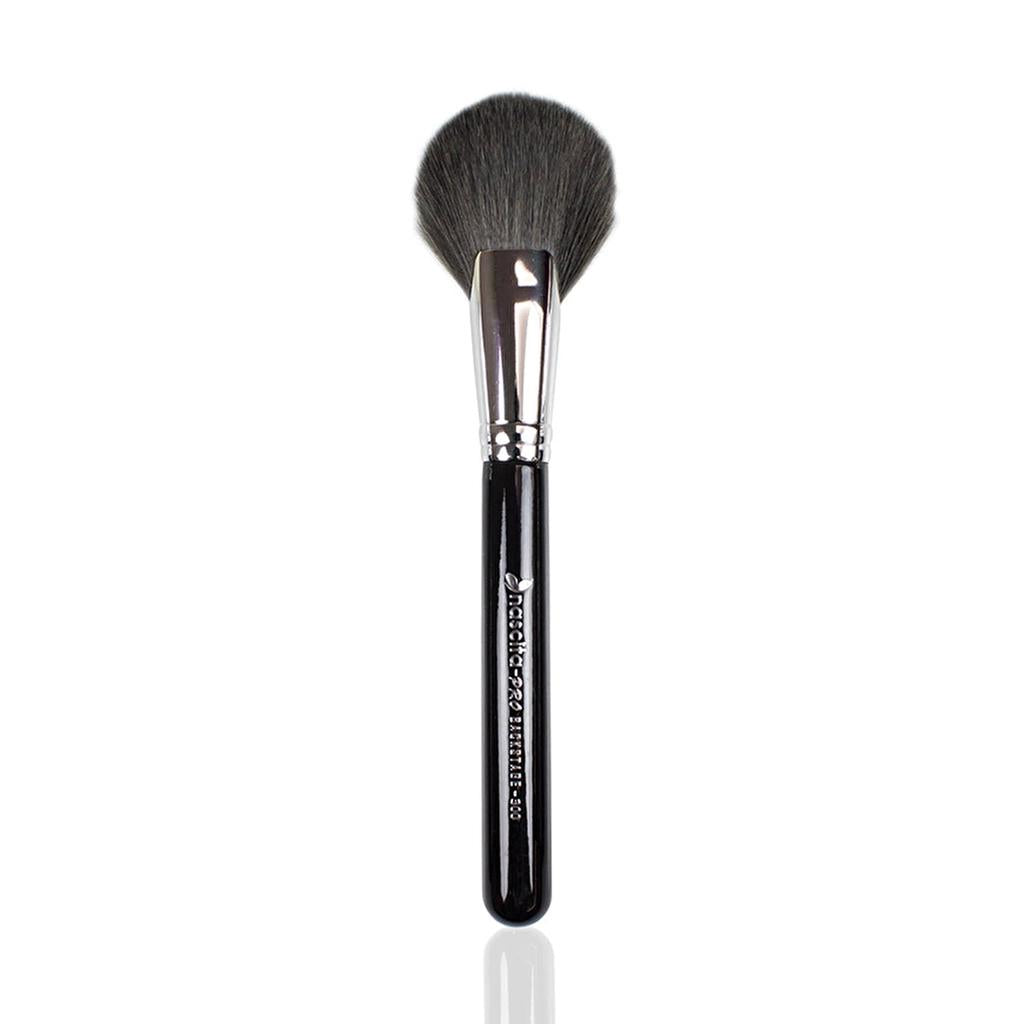 Nascita Large Oval Fan Brush 300 for Seamless Highlighting