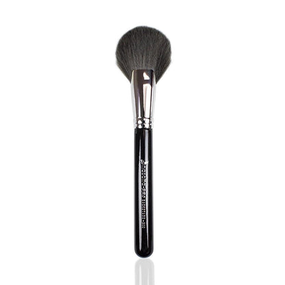 Nascita Large Oval Fan Brush 300 for Seamless Highlighting