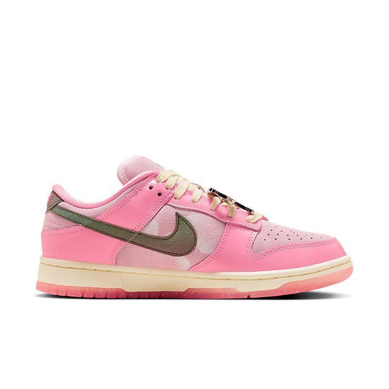 Nike Dunk Low &