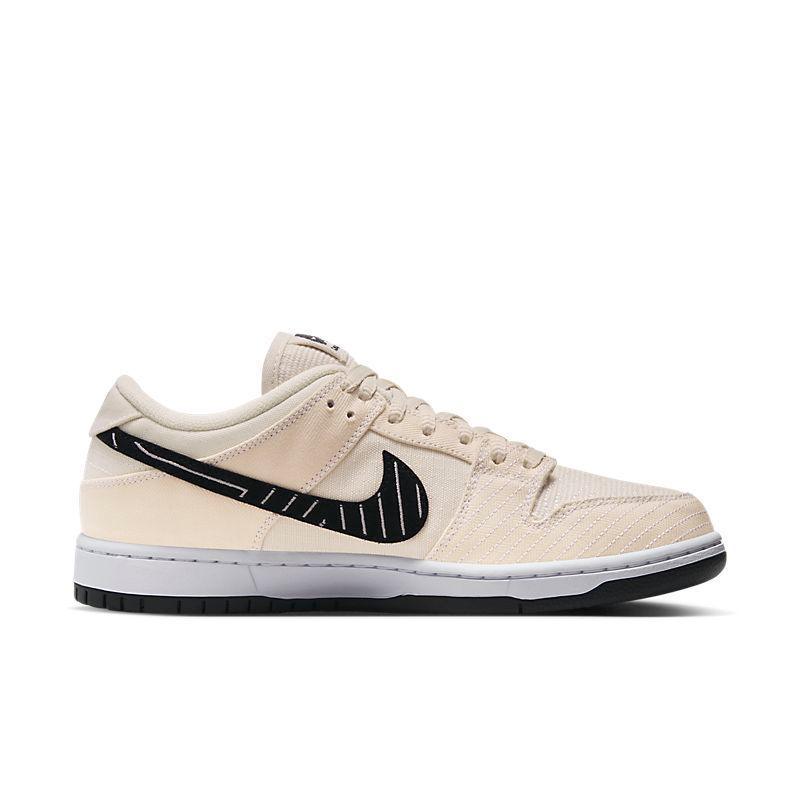 Nike SB Dunk Low &