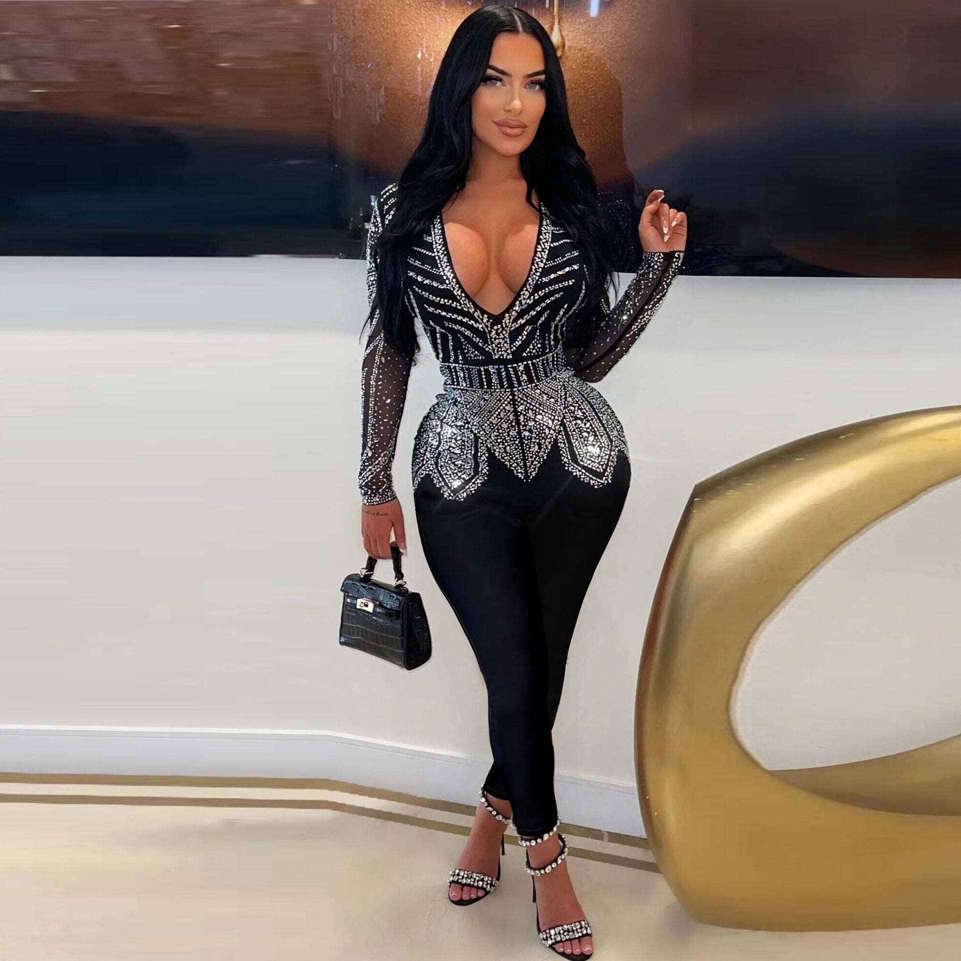 Enger elastischer Jumpsuit mit tiefem V-Ausschnitt, Strass und schmaler Hüfte