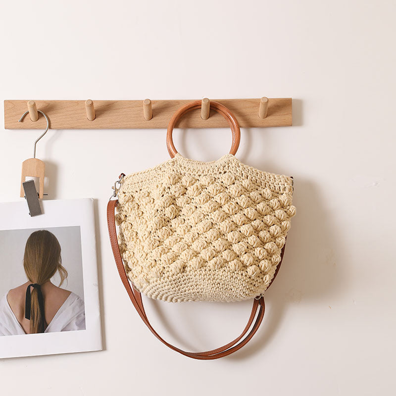Beanie Umhängetasche aus Stroh mit Holzring Tragbare Strohtasche Gewebte Tasche Urlaub Strandtasche Damen Tasche
