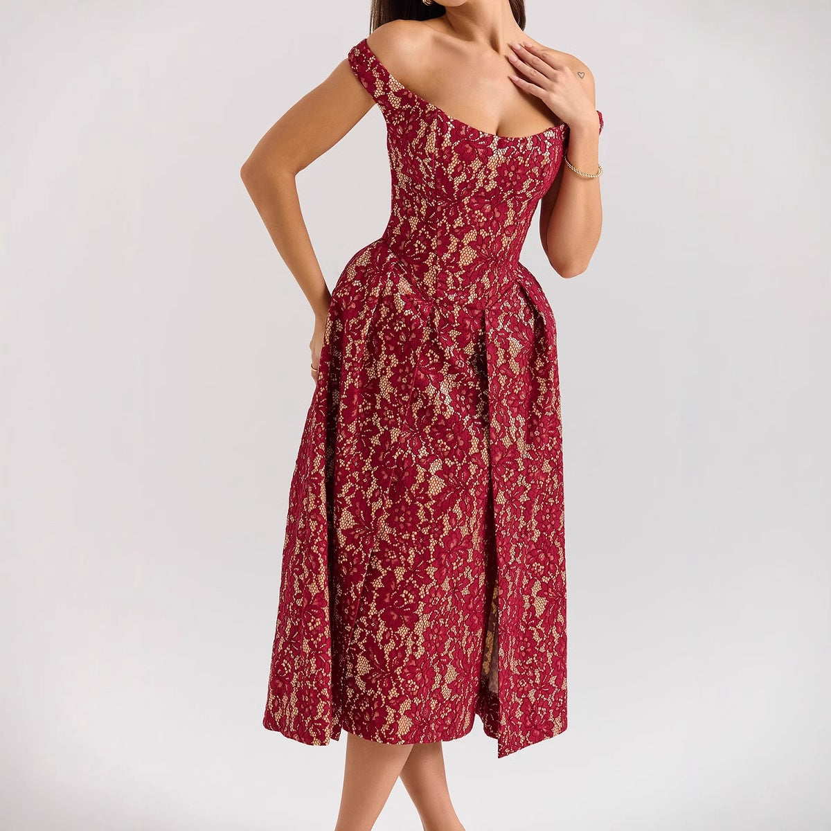 Frühling Sommer Damenbekleidung Modisches schulterfreies, rückenfreies, figurbetontes Kleid mit Taillenbetonung und Druck für Damen