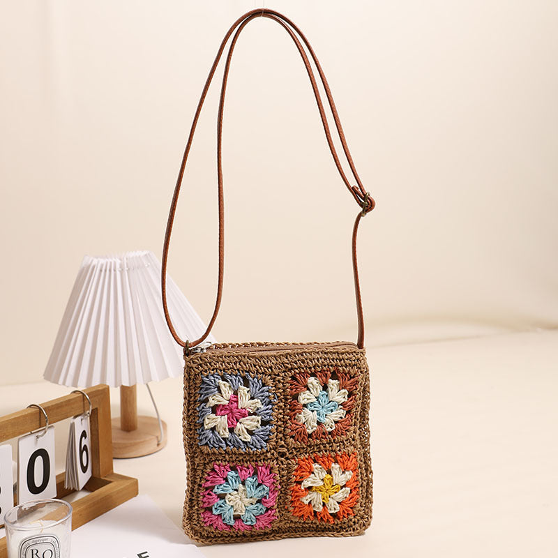 Ausgehöhlte ausgeschnittene florale Umhängetasche aus Stroh Retro quadratische Strohtasche Gewebte Tasche Urlaub Strandtasche All-Match Umhängetasche