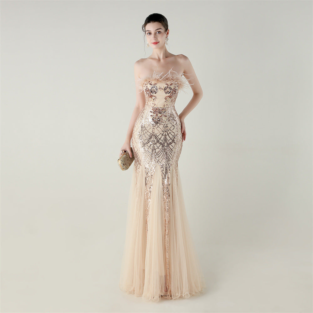 Pailletten besticktes Neckholder-Kleid mit Blumen, Straußenfedern, Neckholder-Oberteil, überkreuzten Trägern, Netzstoff und Meerjungfrau-Abendkleid für Cocktailempfänge und Hochzeiten
