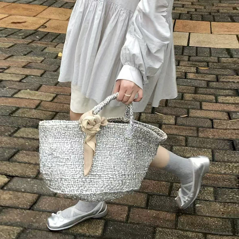 Silberne tragbare Strohgeflecht-Tasche Metallgefühl Große Kapazität Handtragetasche Damen Strandurlaub Strandtasche