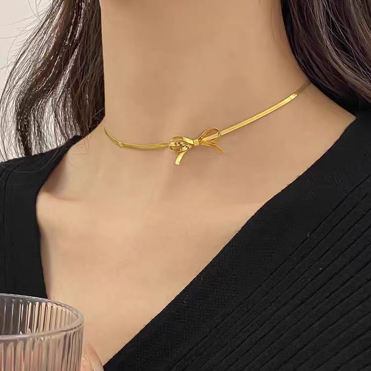 Design Side Bow Blade Chain Titanium Steel Necklace Women Simple Light Luxury High Grade Stainless Steel Necklace