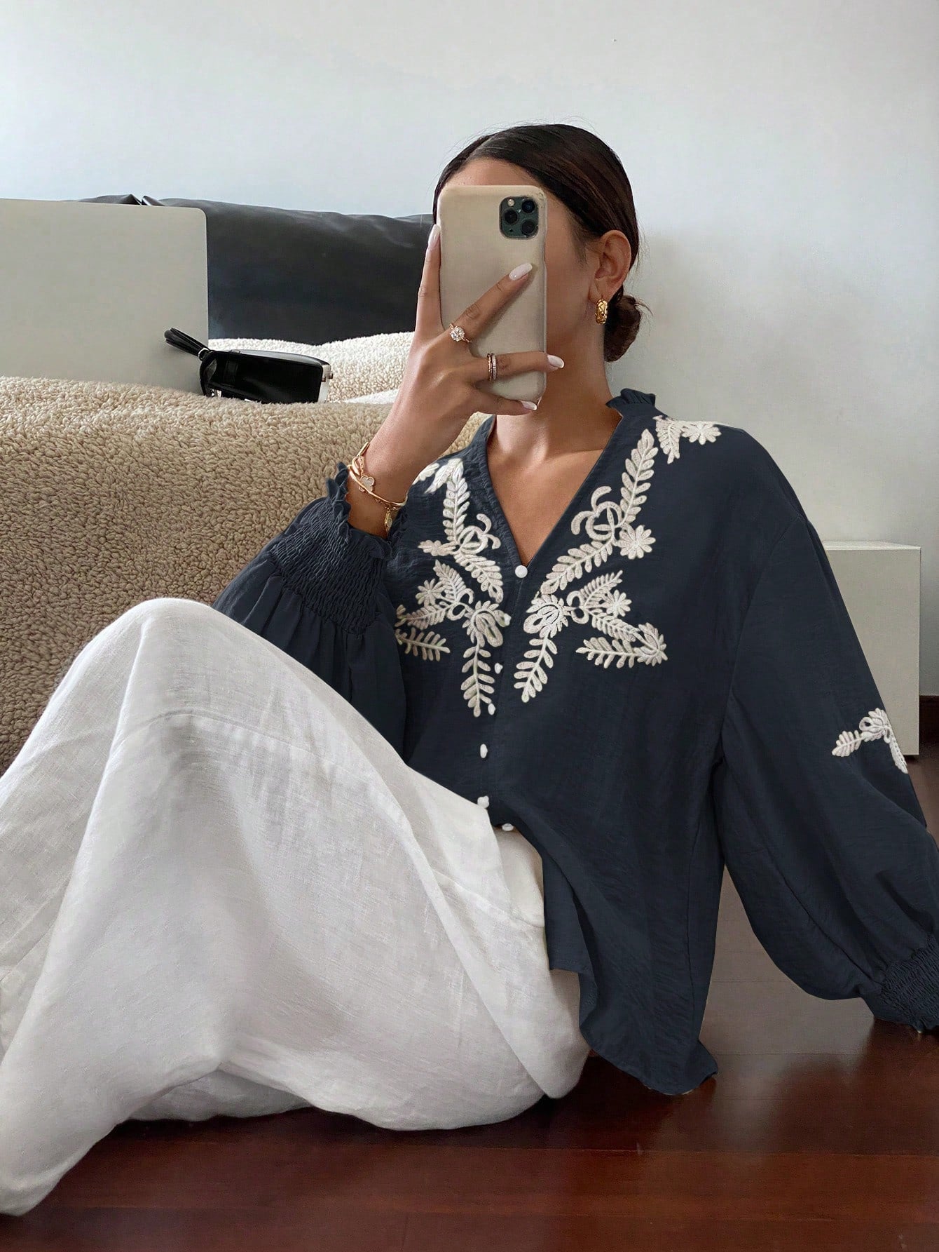 V neck Solid Color Machine Embroidery Pearl Single Breasted Lantern Long Sleeve Top