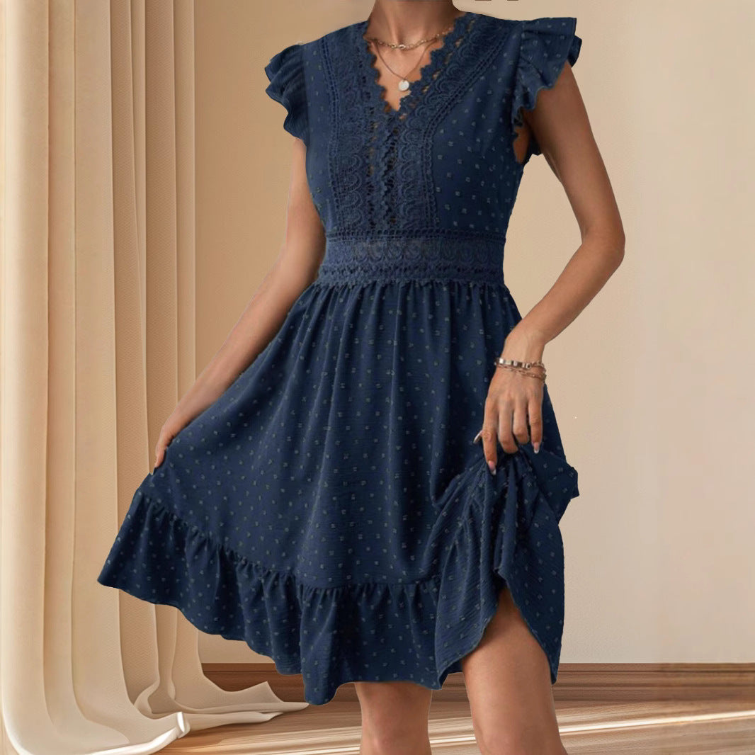 Beliebtes Spitzenstich Falten V-Ausschnitt Flying Sleeve Elegantes Kleid
