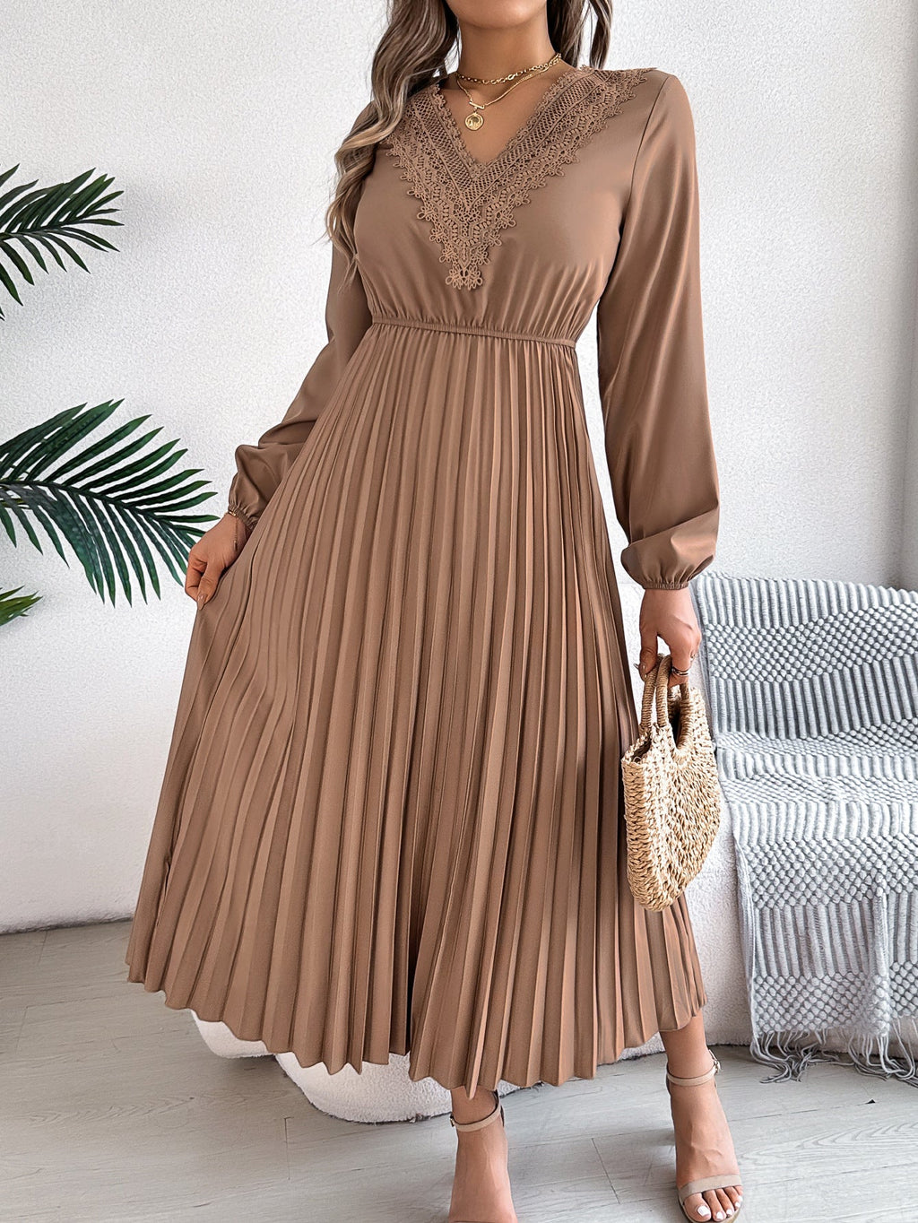 Frühling Sommer Elegantes V-Ausschnitt Spitzen Tailliertes Plissiertes Maxi Kleid Damenbekleidung
