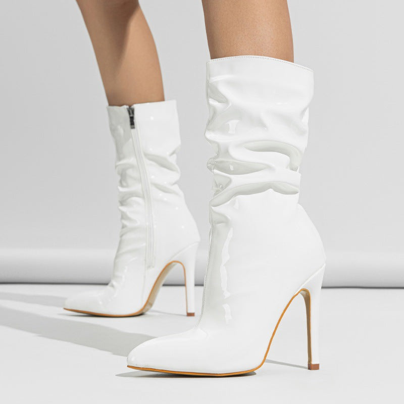 Spitze Stilettoabsatz-Stiefel zum Überziehen aus Lackleder in Nude, kurze High-Heel-Reitstiefel
