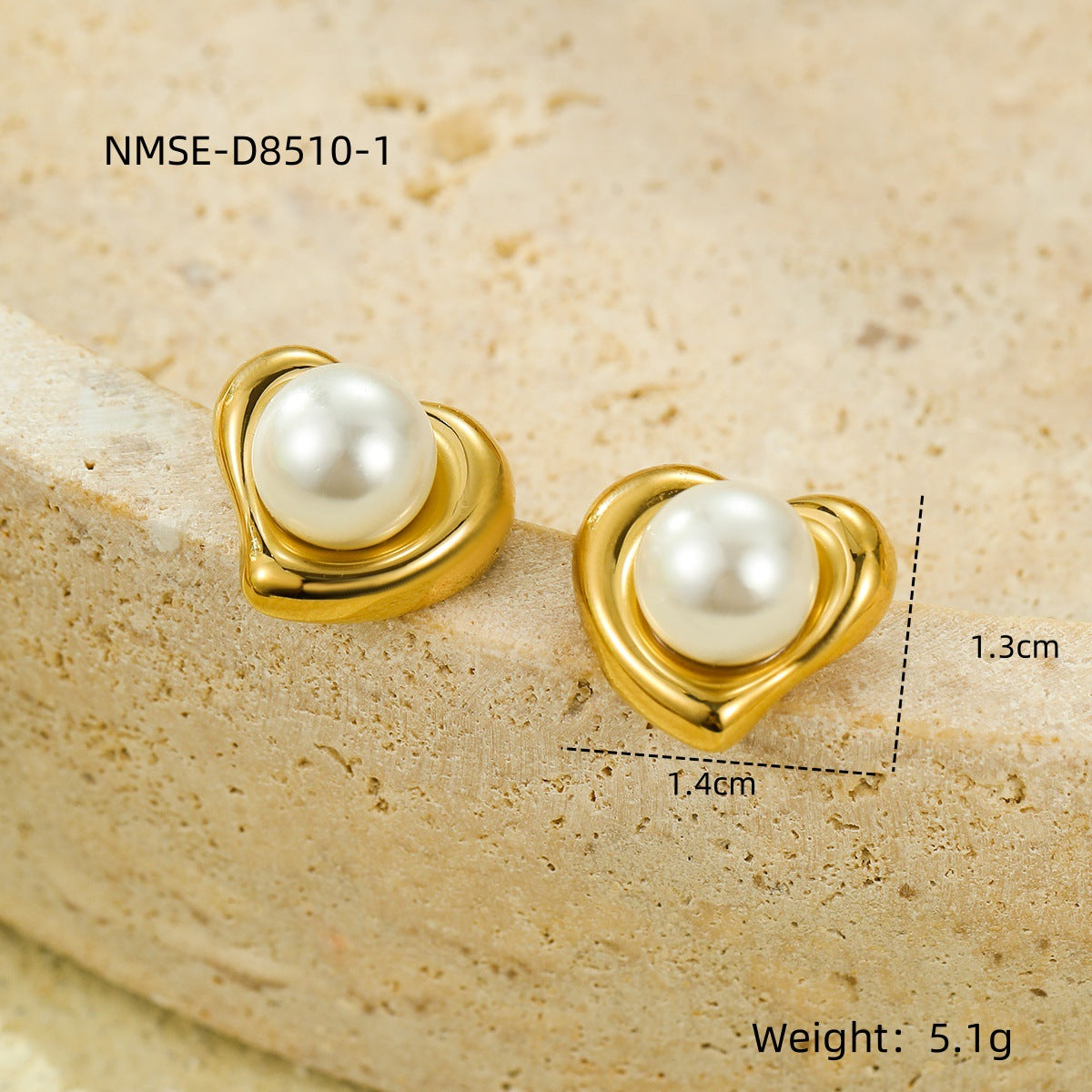 Retro Light Luxury High Grade Stainless Steel Gold Plated Heart Inlaid Pearl Titanium Steel Ear Studs Earrings Ornament