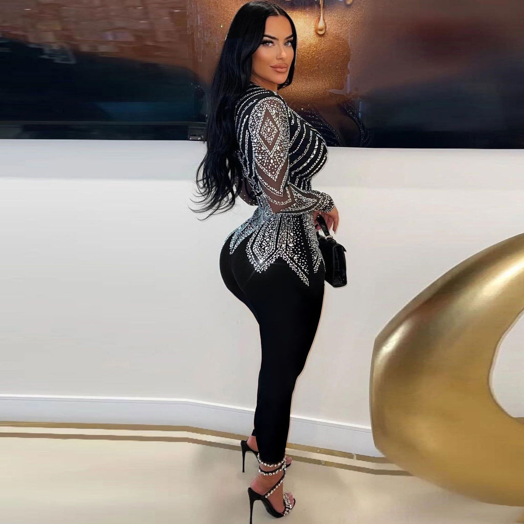 Enger elastischer Jumpsuit mit tiefem V-Ausschnitt, Strass und schmaler Hüfte