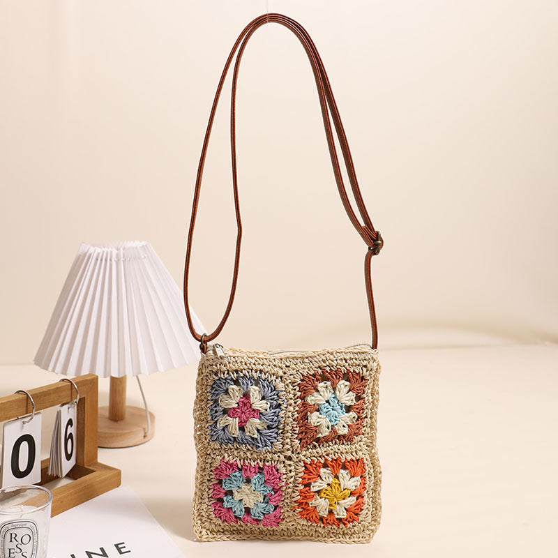 Ausgehöhlte ausgeschnittene florale Umhängetasche aus Stroh Retro quadratische Strohtasche Gewebte Tasche Urlaub Strandtasche All-Match Umhängetasche