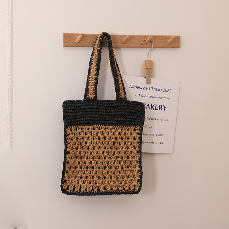 Farblich abgestimmte ausgehöhlte Häkelschulterstrohtasche Besonderes Design Handgewebte Tasche Strandurlaub Tasche