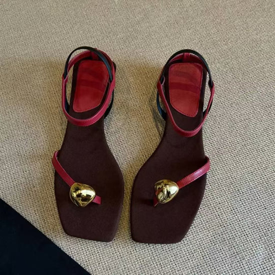 Auf Lager: Retro quadratische Zehenpartie, flache Sandalen mit Einzelriemen, neu für Sommer 2025, vielseitig, bequem, Zehensteg, Metall, Nischen-Damensandalen