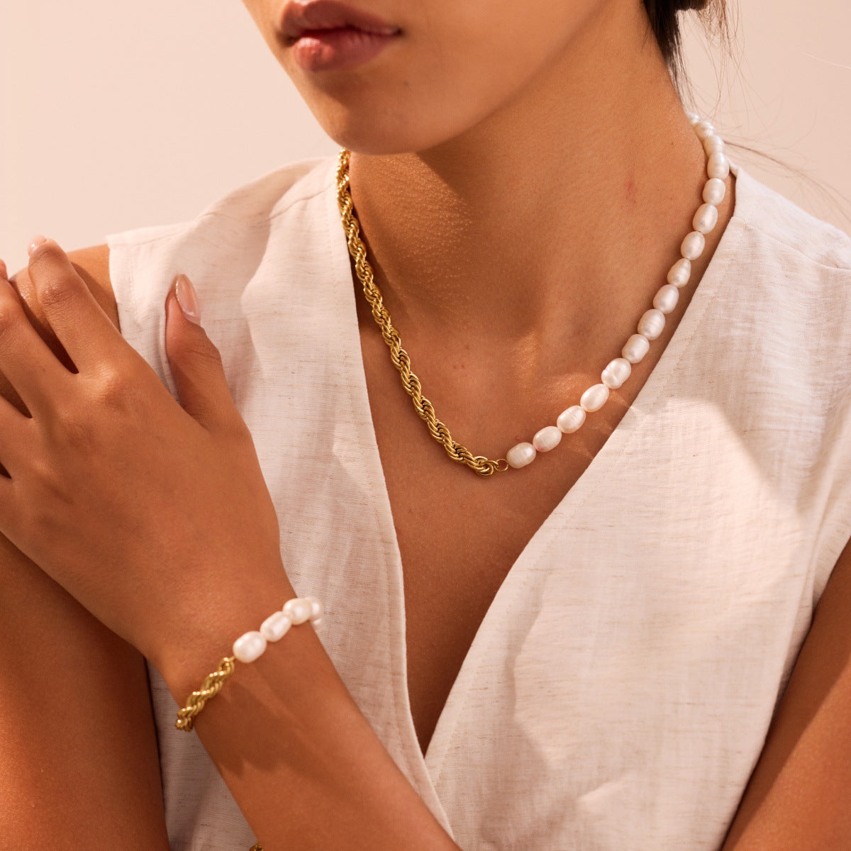 Elegant Natural Freshwater Pearl Necklace Stainless Steel Bracelet Plated 18K Gold Hand Ornament