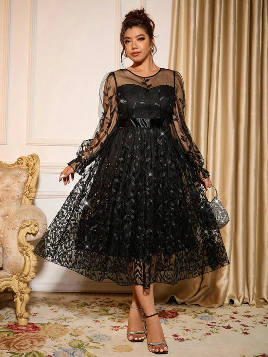 Elegantes Abendkleid mit transparenten Ärmeln und glitzernden Details für Galas