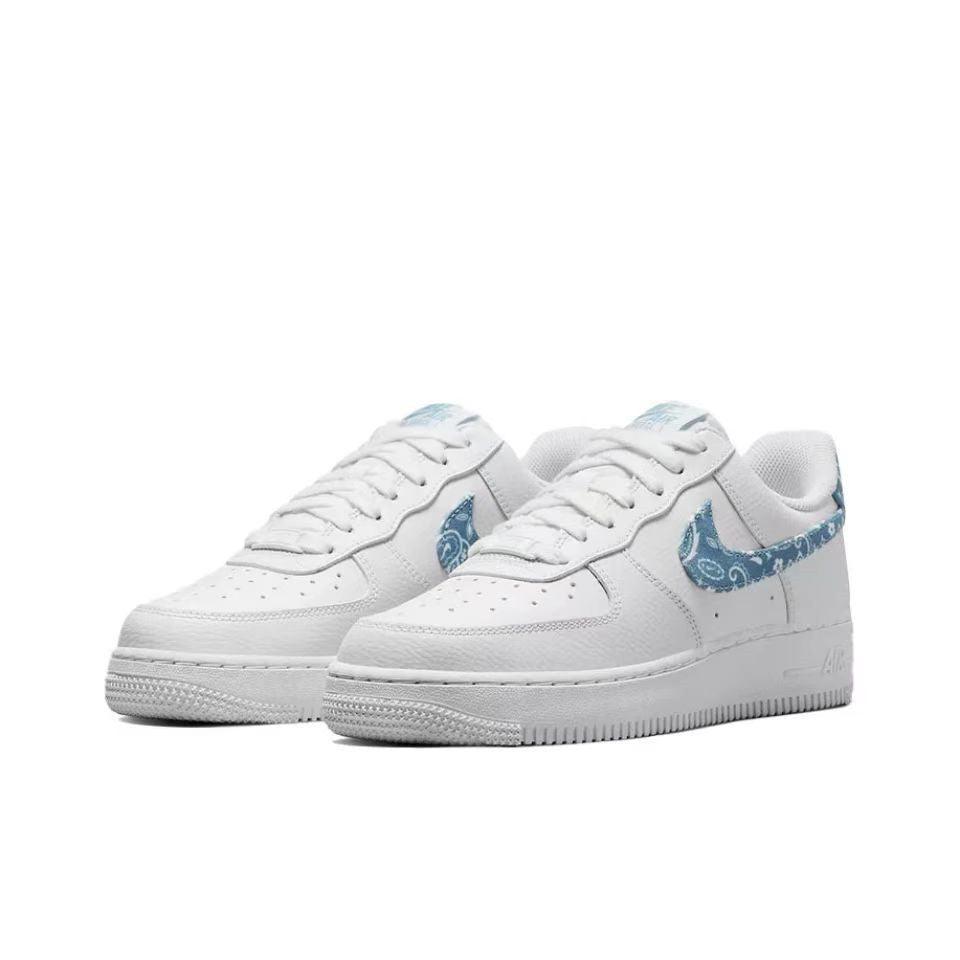Nike Air Force 1 Low 07 &