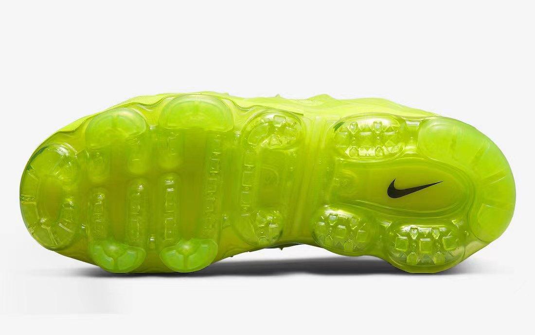 Nike Air VaporMax Plus &