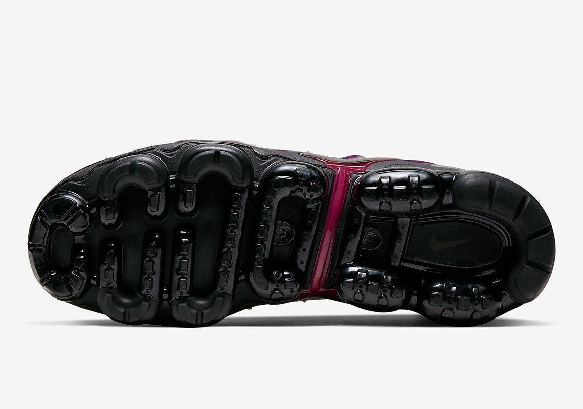 Nike Air VaporMax Plus &