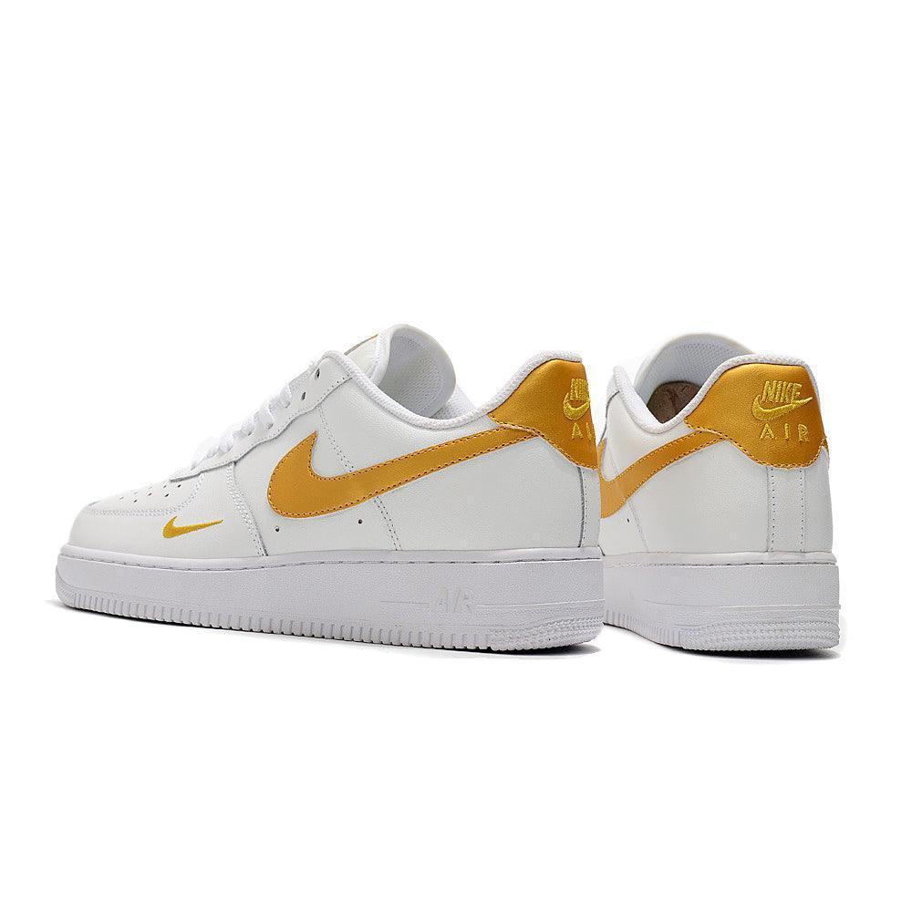 Nike Air Force 1 &