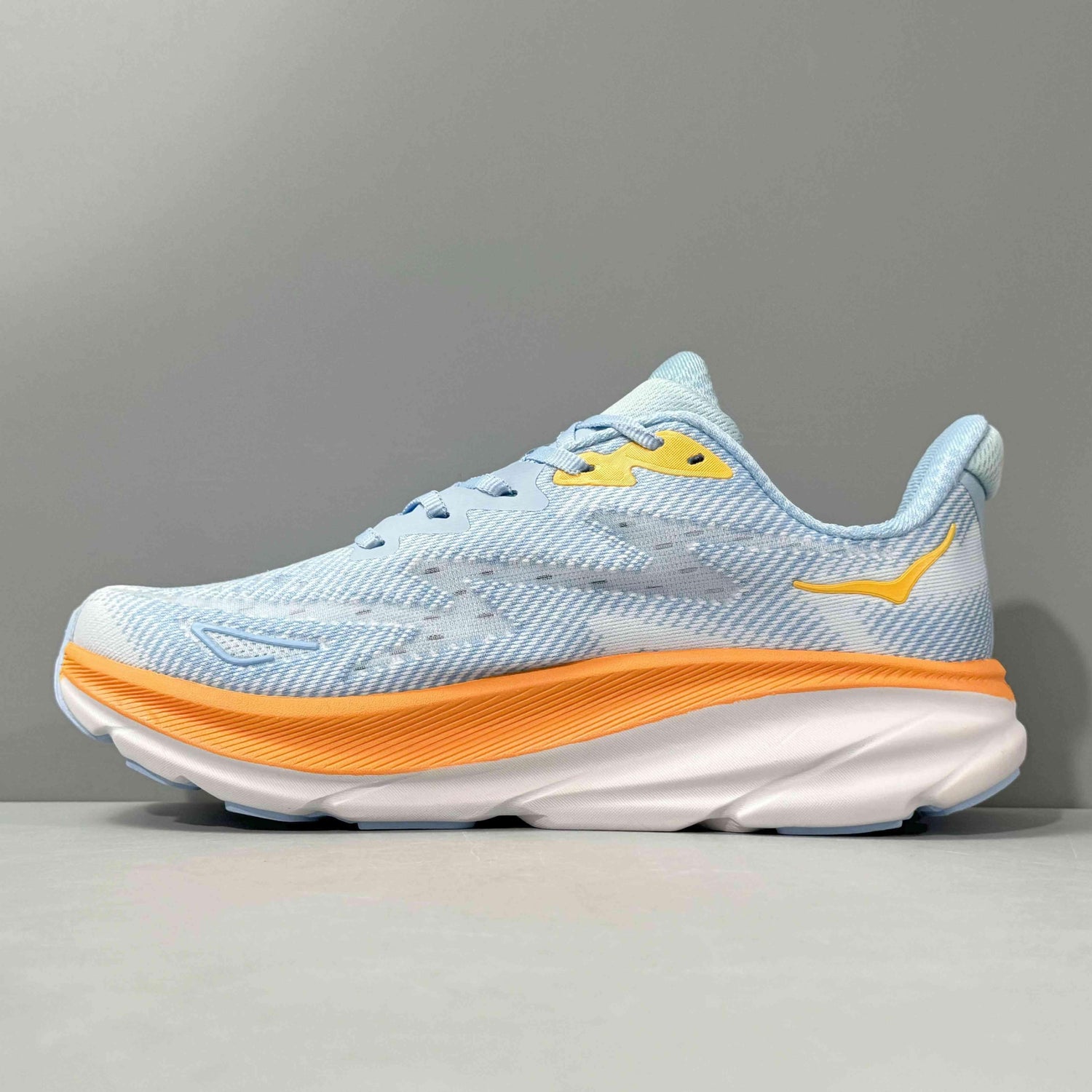 Hoka One One Clifton 9 &