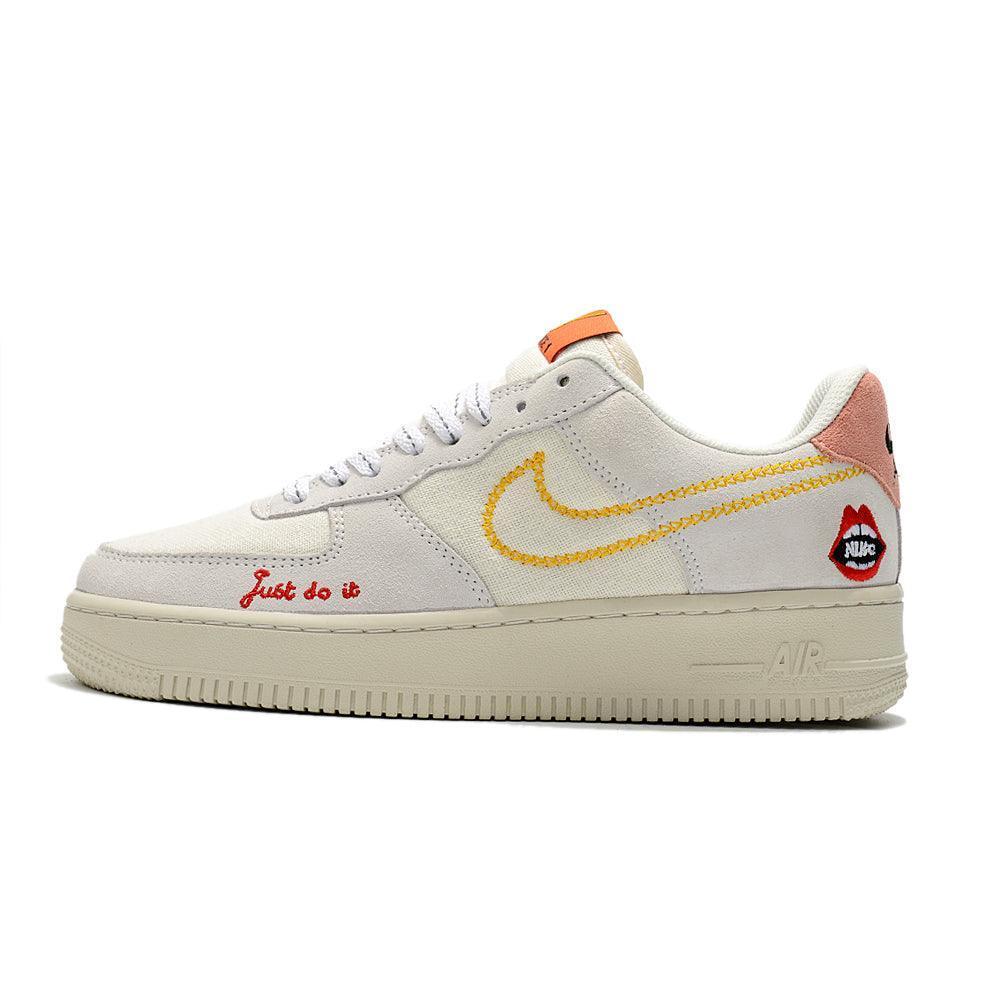 Nike Air Force 1 &
