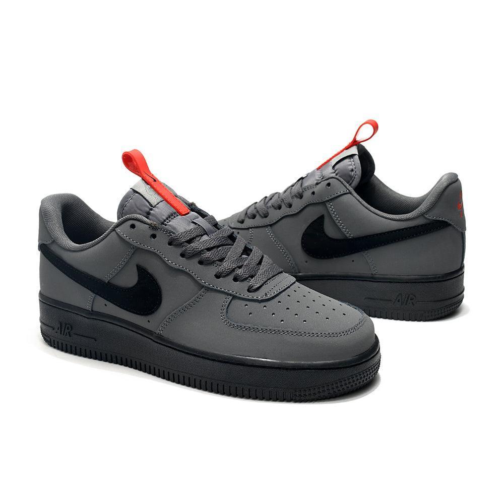 Nike Air Force 1 &