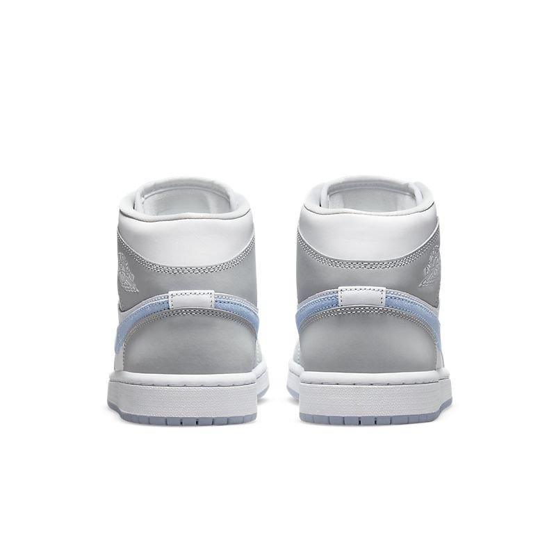 Air Jordan 1 Mid &