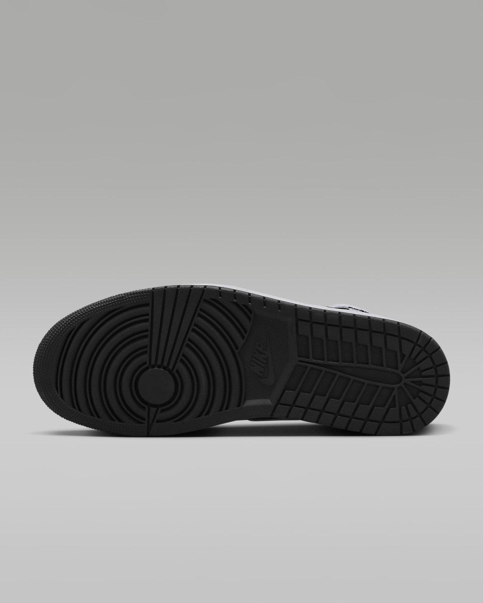 Air Jordan 1 Retro High OG "Black &amp; White"