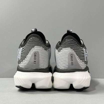 HOKA ONE ONE CIELO X1