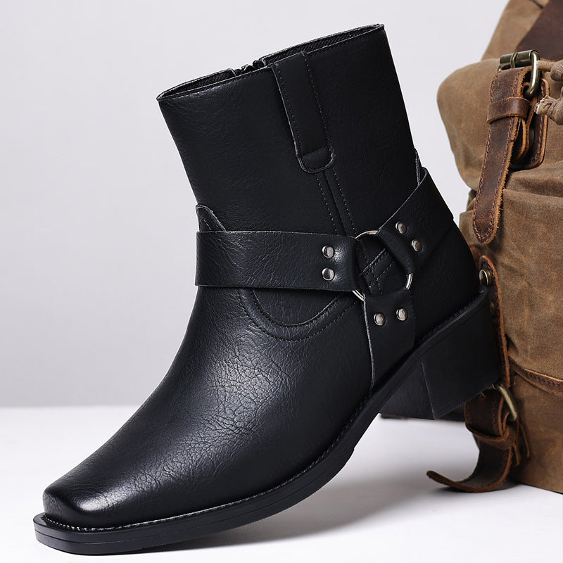 High-top, chunky-heeled leather boots, fashionable men&