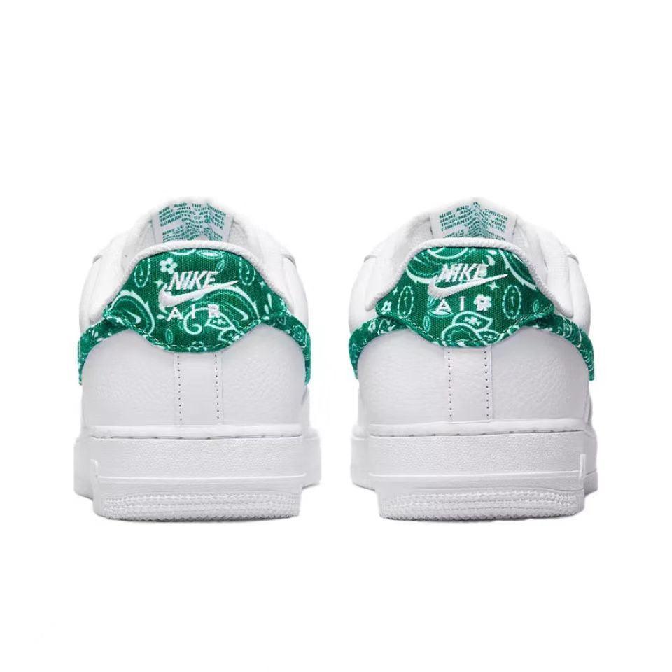 Nike Air Force 1 &