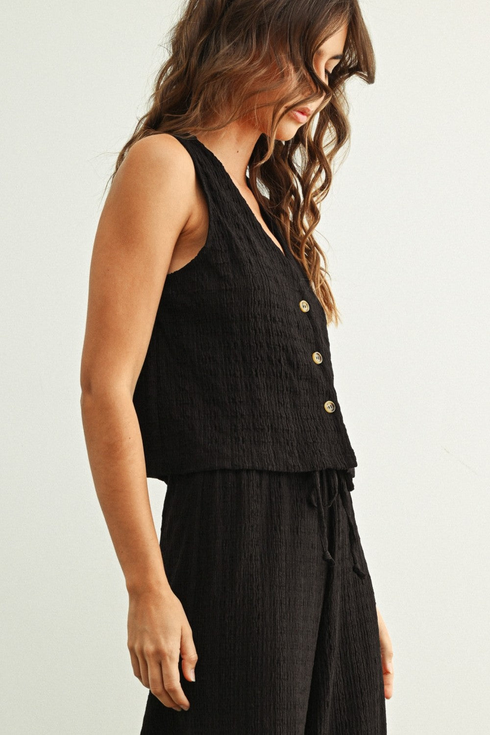 Crinkled Fabric Sleeveless Button Front Top | Black