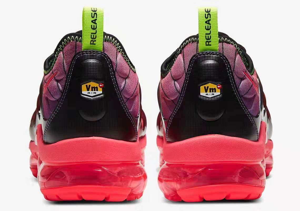 Nike Air VaporMax Plus &