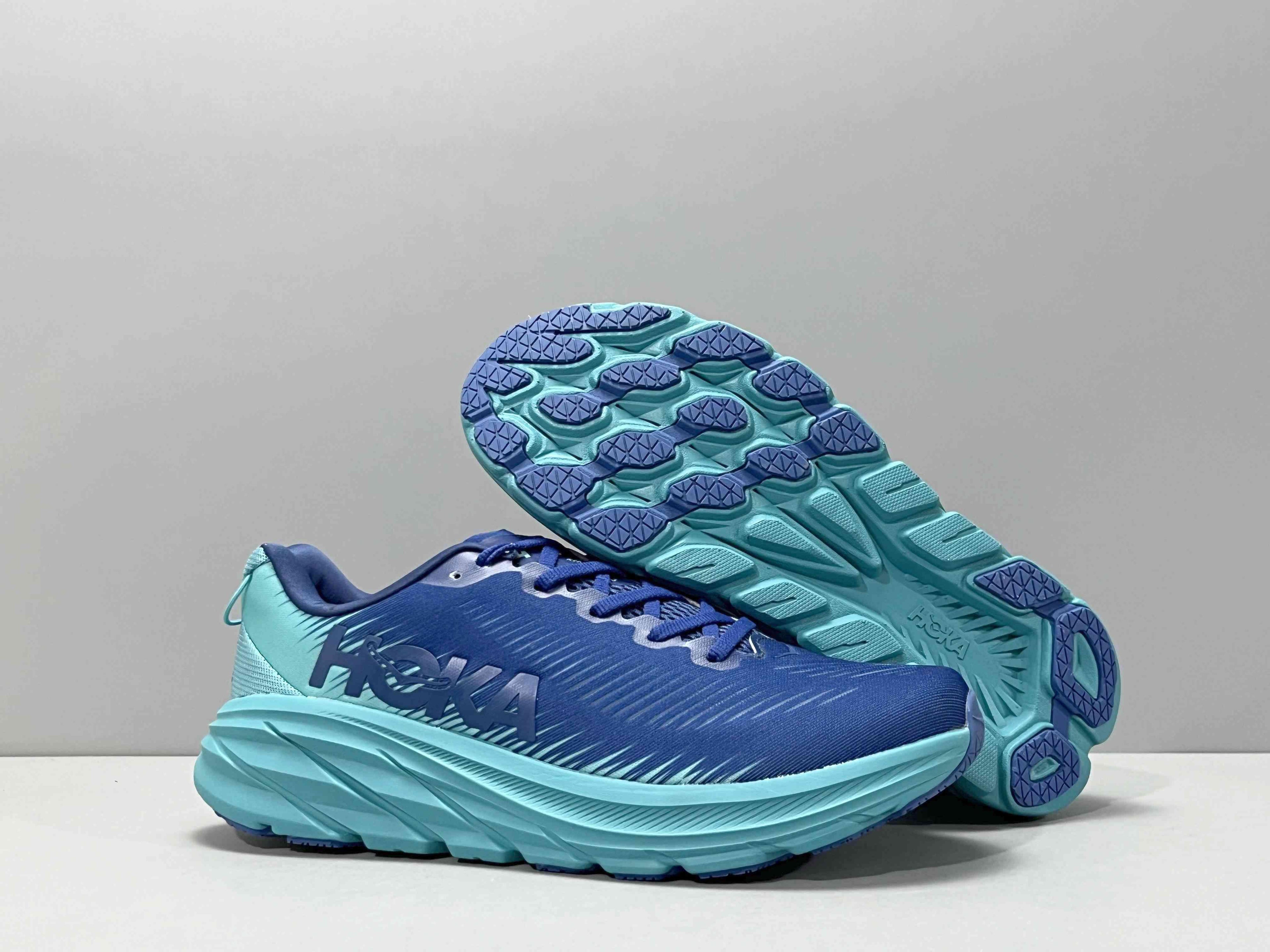 Hoka One One Clifton 8 &