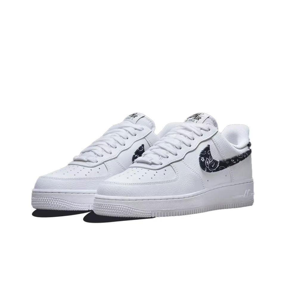 Nike Air Force 1 &