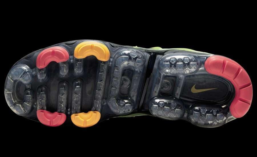 Nike Air VaporMax Plus &
